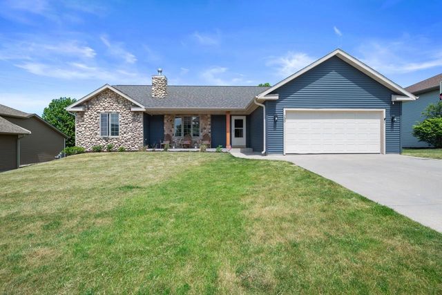 230 Thurow DRIVE, Oconomowoc, WI 53066