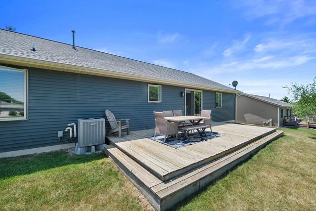 230 Thurow DRIVE, Oconomowoc, WI 53066