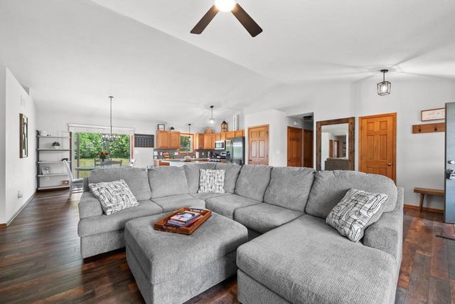 230 Thurow DRIVE, Oconomowoc, WI 53066