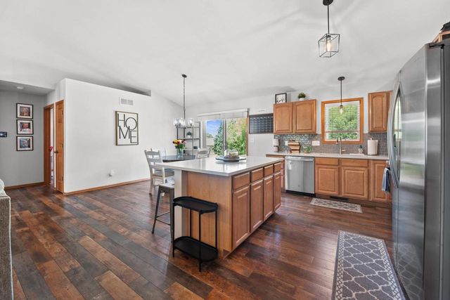 230 Thurow DRIVE, Oconomowoc, WI 53066