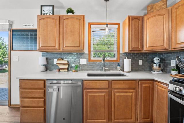 230 Thurow DRIVE, Oconomowoc, WI 53066