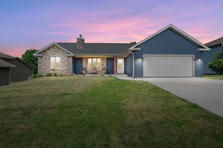 230 Thurow DRIVE, Oconomowoc, WI 53066
