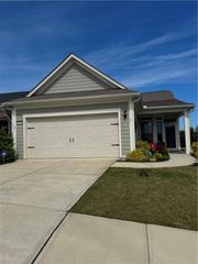 5724 Grapewood Street, Hoschton, GA 30548