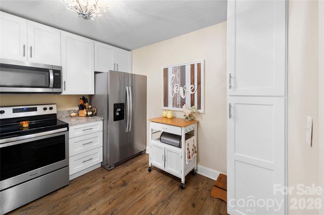 252 Wash Creek Drive B, Hendersonville, NC 28739