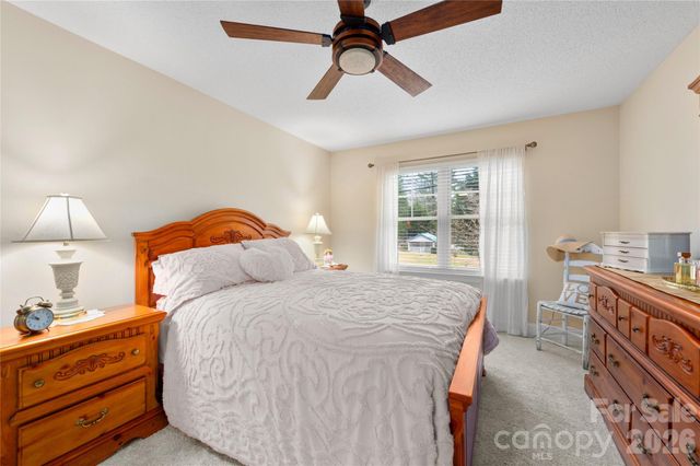 252 Wash Creek Drive B, Hendersonville, NC 28739