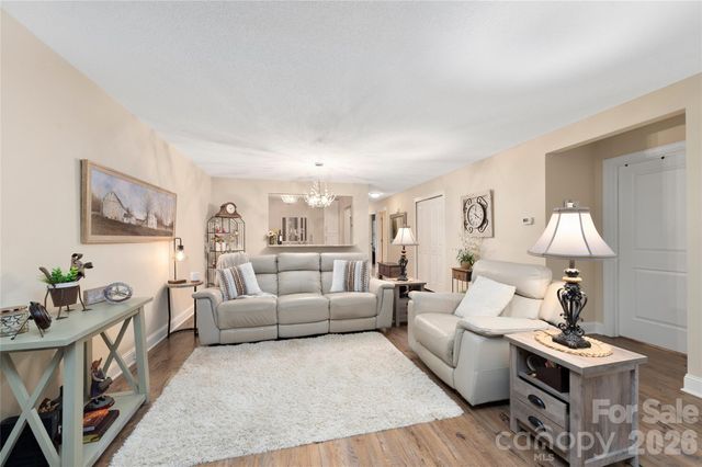 252 Wash Creek Drive B, Hendersonville, NC 28739