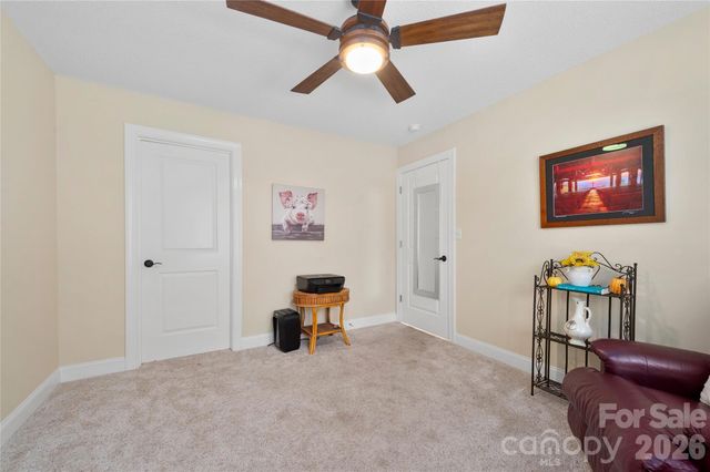 252 Wash Creek Drive B, Hendersonville, NC 28739