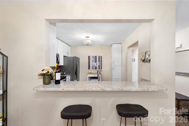 252 Wash Creek Drive B, Hendersonville, NC 28739