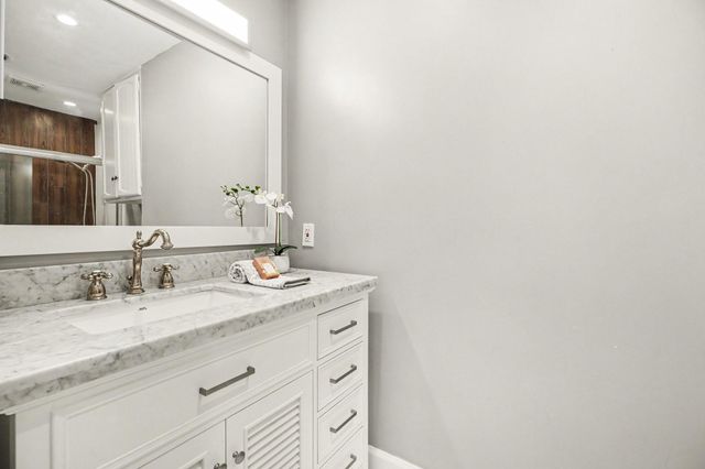 18206 Heritage Lane 8206, Nassau Bay, TX 77058