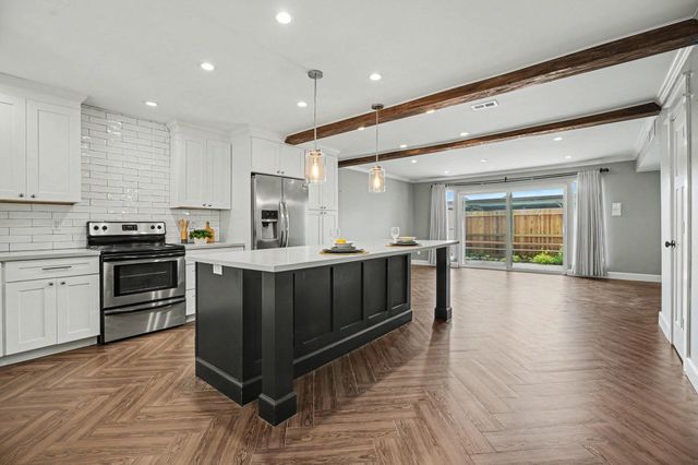 18206 Heritage Lane 8206, Nassau Bay, TX 77058