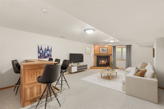 5010 Cleburne Court, Pleasant Hill, IA 50327