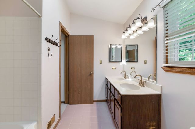 1615 Estate Circle, Naperville, IL 60565