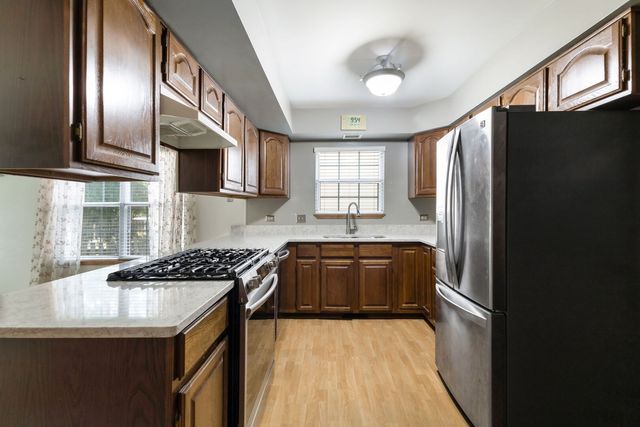 1615 Estate Circle, Naperville, IL 60565