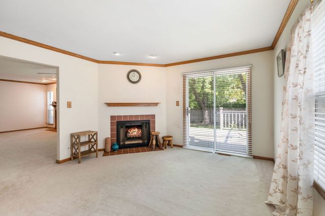 1615 Estate Circle, Naperville, IL 60565