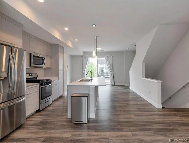 5586 W 11th Place, Lakewood, CO 80214