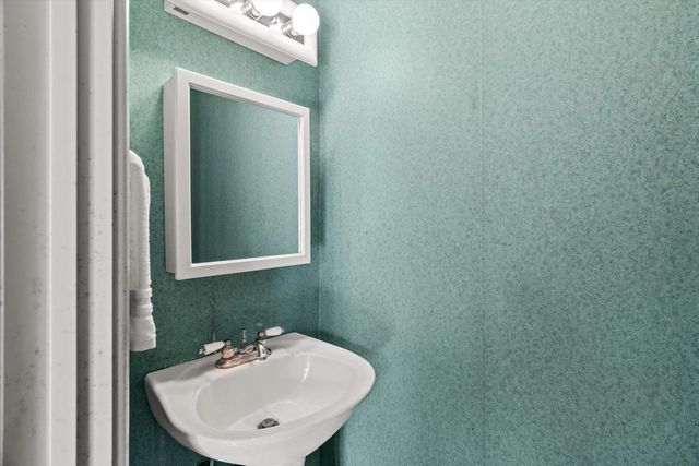 442 East Bluff, Madison, WI 53704