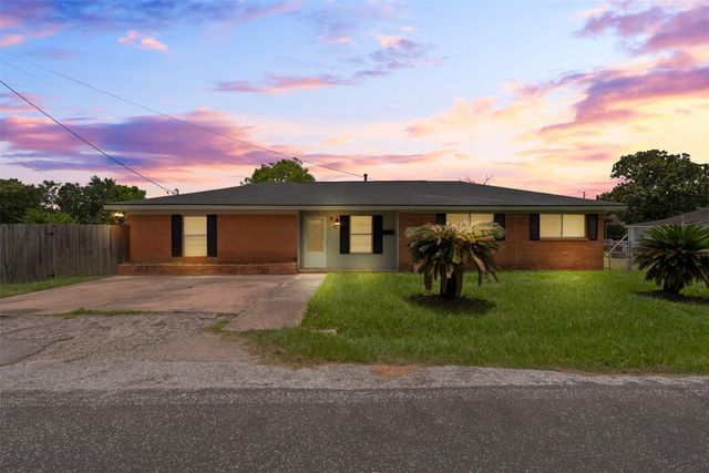 815 Rugeley Street, Bay City, TX 77414