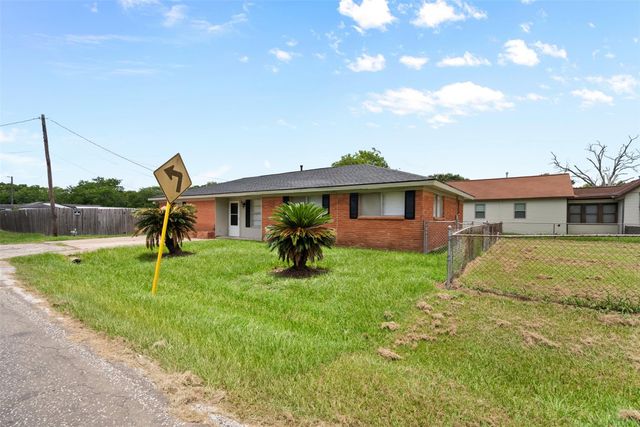 815 Rugeley Street, Bay City, TX 77414