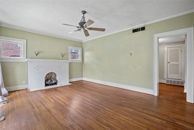 2625 S University Drive, Fort Worth, TX 76109