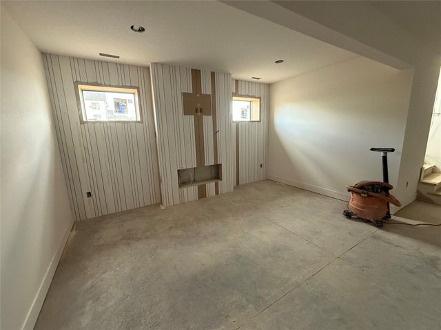 1348 S Auburn Place, West Des Moines, IA 50266