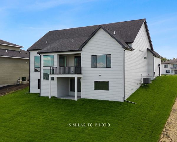 1348 S Auburn Place, West Des Moines, IA 50266