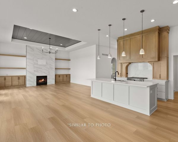 1348 S Auburn Place, West Des Moines, IA 50266