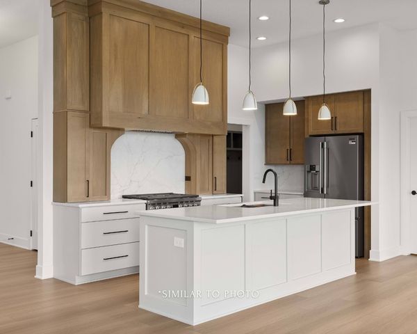 1348 S Auburn Place, West Des Moines, IA 50266