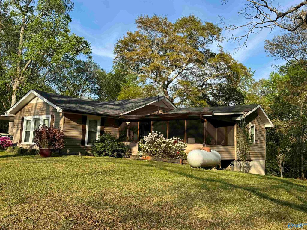5051 Tabor Road, Gadsden, AL 35904