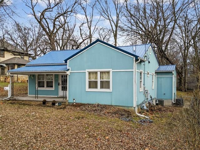 175 Emerson Avenue, Bonner Springs, KS 66012