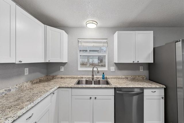 175 Emerson Avenue, Bonner Springs, KS 66012