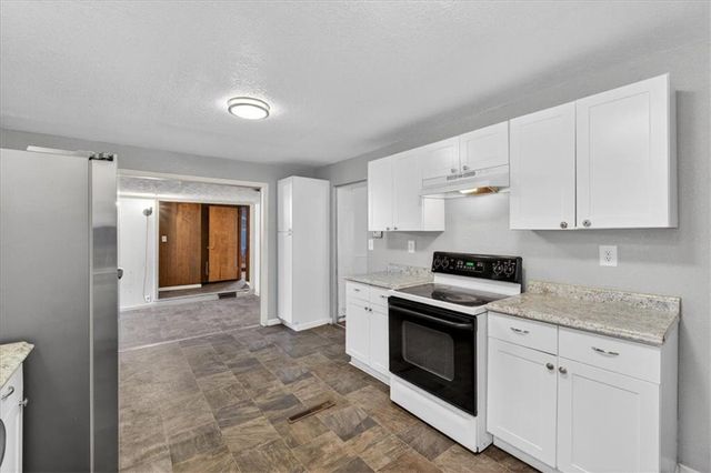 175 Emerson Avenue, Bonner Springs, KS 66012