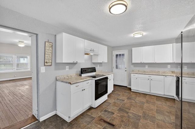 175 Emerson Avenue, Bonner Springs, KS 66012