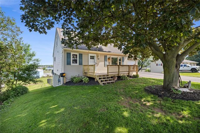301 Ridge Road, Ontario, NY 14519