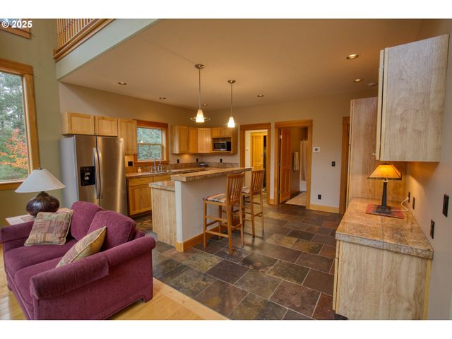 10 EMMA Ln, Trout Lake, WA 98650
