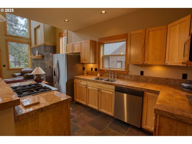 10 EMMA Ln, Trout Lake, WA 98650