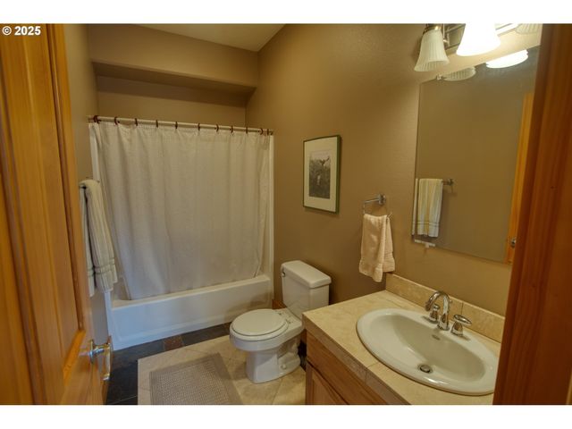 10 EMMA Ln, Trout Lake, WA 98650