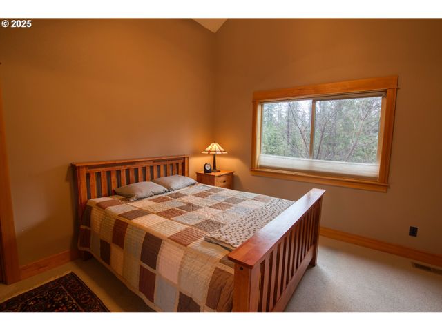 10 EMMA Ln, Trout Lake, WA 98650