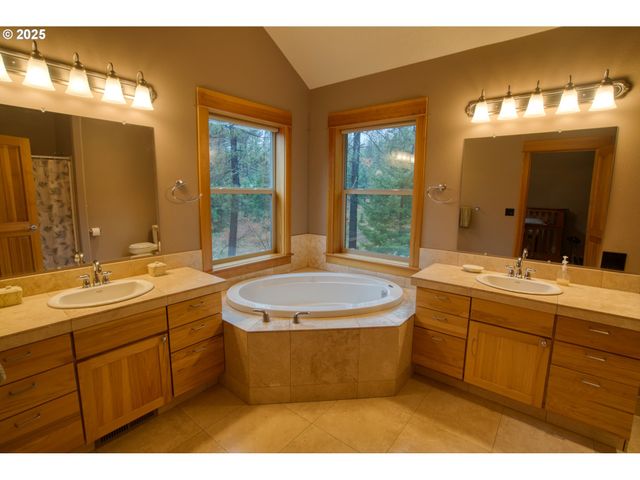 10 EMMA Ln, Trout Lake, WA 98650