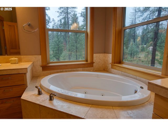 10 EMMA Ln, Trout Lake, WA 98650