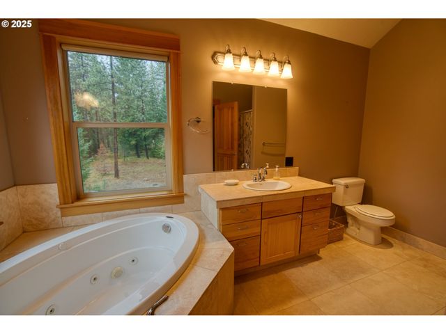 10 EMMA Ln, Trout Lake, WA 98650