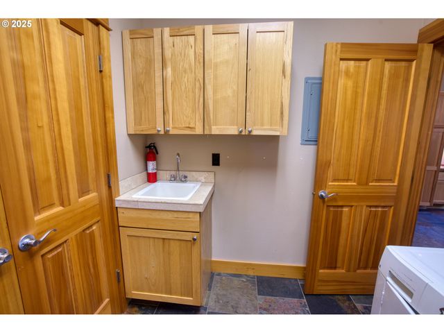 10 EMMA Ln, Trout Lake, WA 98650