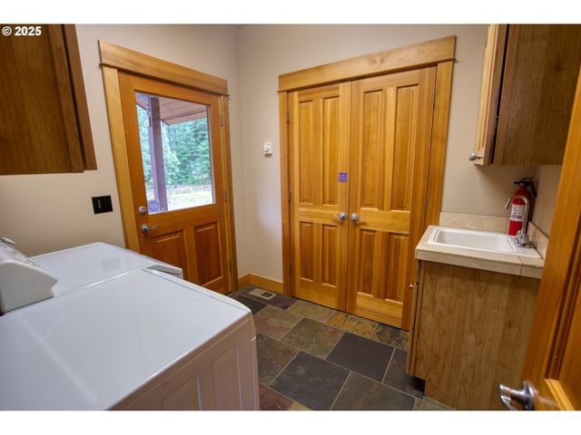 10 EMMA Ln, Trout Lake, WA 98650