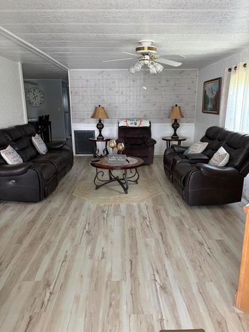 20 Flores Del Way, Fort Pierce, FL 34952