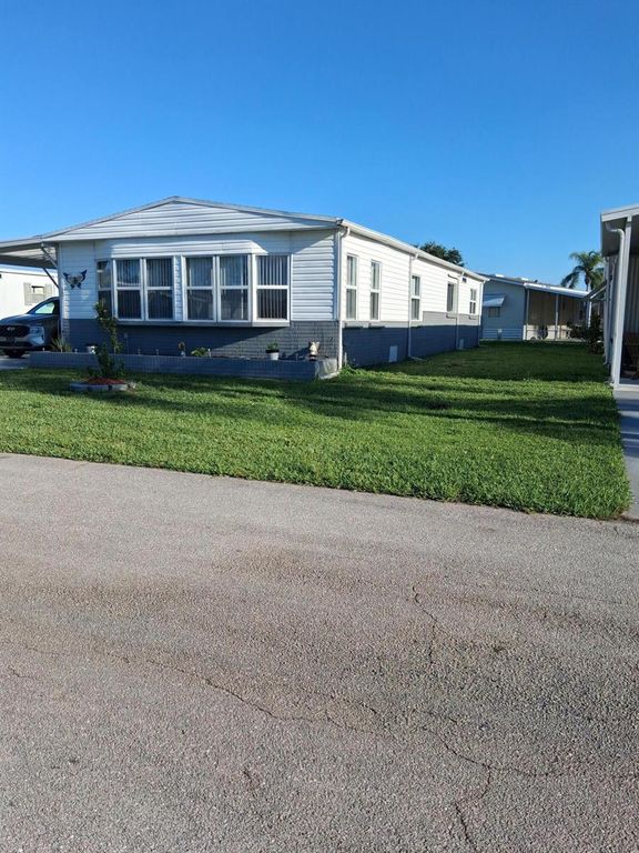 20 Flores Del Way, Fort Pierce, FL 34952