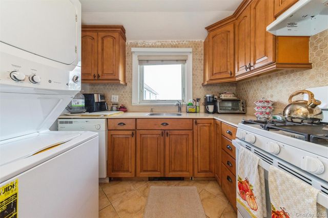 181 Suffolk Road Upper, Island Park, NY 11558