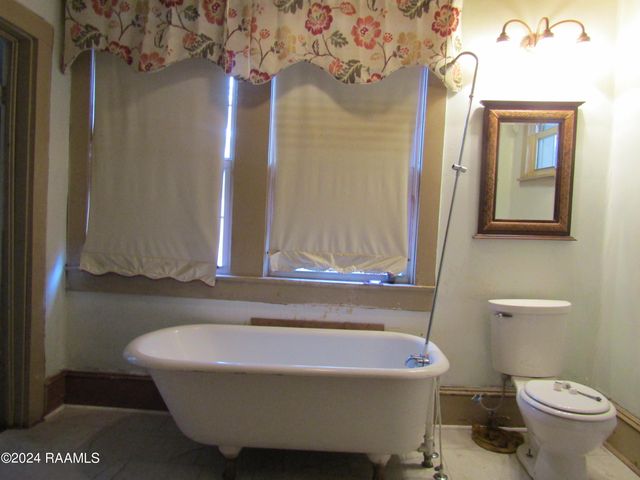 153 Duperier Avenue, New Iberia, LA 70563