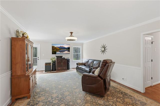 1066 Oak Road SW, Lilburn, GA 30047