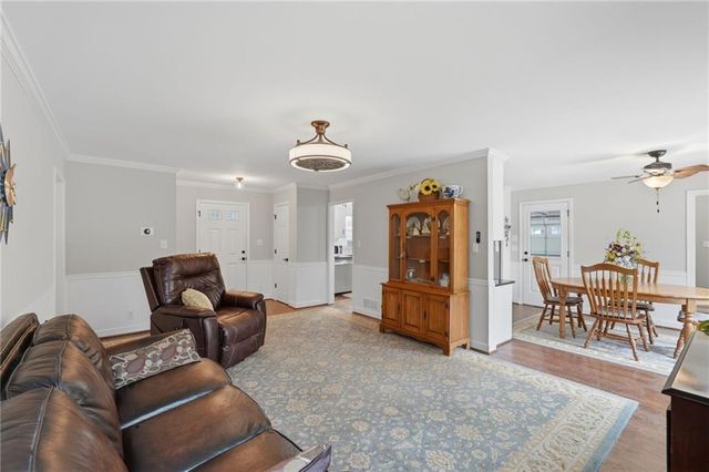 1066 Oak Road SW, Lilburn, GA 30047