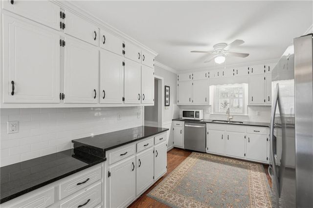 1066 Oak Road SW, Lilburn, GA 30047