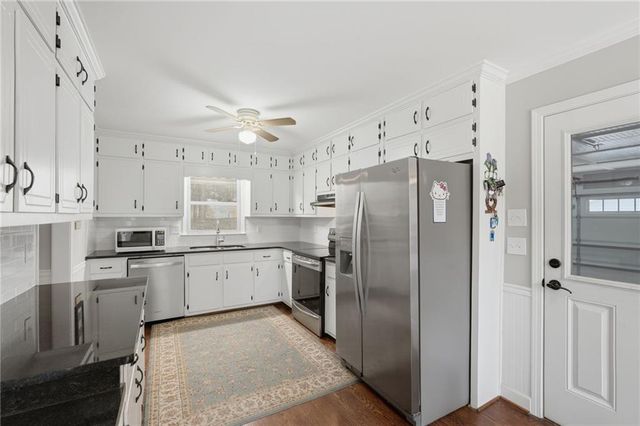 1066 Oak Road SW, Lilburn, GA 30047